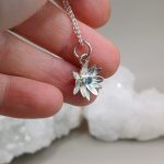 "Nature Details - Havasi gyopár" - kézzel készült ezüst medál akvamarinnal