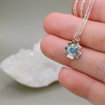 "Nature Details - Vadvirág" - kézzel vésett ezüst medál akvamarinnal