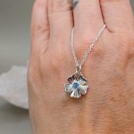 "Nature Details - Vadvirág" - kézzel vésett ezüst medál akvamarinnal