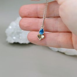   "Belső egyensúly" - kézzel készült ezüst és arany amulett topázzal