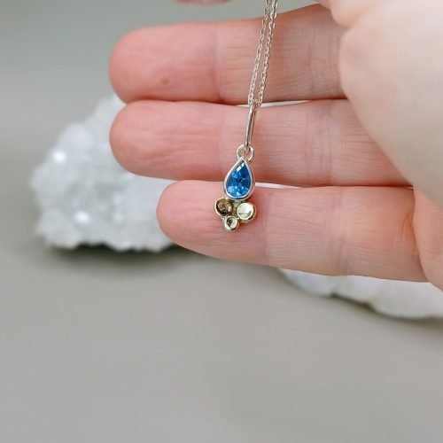 "Belső egyensúly" - kézzel készült ezüst és arany amulett topázzal