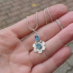 "Nature Details - A belső béke virága" - topáz ezüst amulett