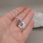 "Nature Details - A belső béke virága" - topáz ezüst amulett