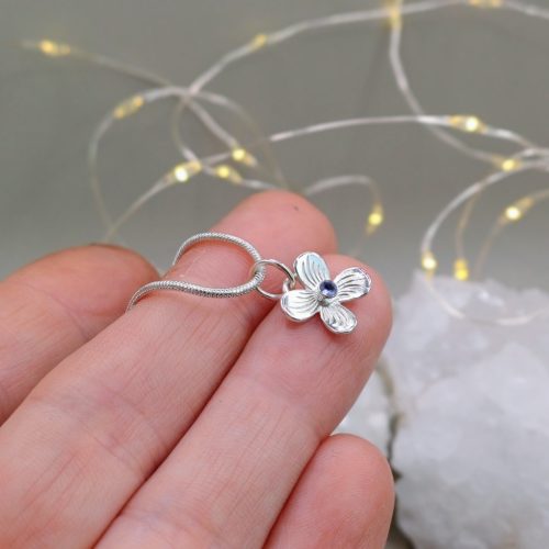 "Nature Details - Virág Tanzanittal" ezüst medál