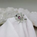 "Pink tündérrózsa" - kézzel vésett ezüst gyűrű turmalinnal