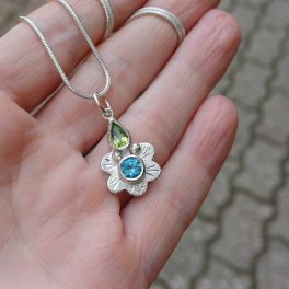   "Nature Details - Az élet virágzása" ezüst amulett