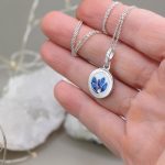 "Virágzás" kék - fehér cloisonné ezüst medál 