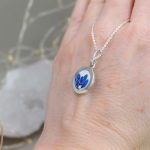 "Virágzás" kék - fehér cloisonné ezüst medál 