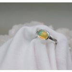 "Nature Details - Kozmikus áramlás" - Kézzel vésett ezüst gyűrű etióp opállal