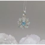 "Harmatcsepp a szirmokon" - kézzel készült ezüst amulett akvamarinnal
