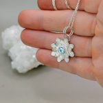 "Harmatcsepp a szirmokon" - kézzel készült ezüst amulett akvamarinnal