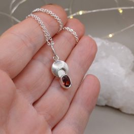 "Luna - Gránát" ezüst amulett
