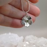 "Nature Details - Az ősz utolsó virága" ezüst medál