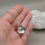 "Nature Details - Az ősz utolsó virága" ezüst medál