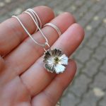 "Nature Details - Az ősz utolsó virága" ezüst medál