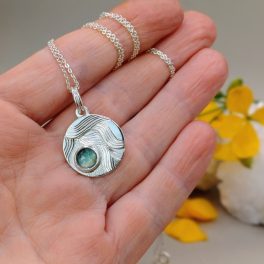   "Nature details - kyanite hullámzás" - kézzel készült ezüst medál