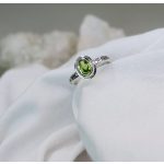 "A természet szívdobbanása" - kézzel vésett ezüst gyűrű peridottal