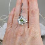 "Nature Details - Peridot Virág" - kézzel készült ezüst gyűrű