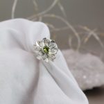 "Nature Details - Peridot Virág" - kézzel készült ezüst gyűrű