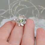 "Nature Details - Peridot Virág" - kézzel készült ezüst gyűrű