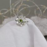 "Nature Details - Peridot Virág" - kézzel készült ezüst gyűrű