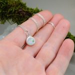 "Nature Details  A Föld és a fény találkozása" - kézzel vésett ezüst medál gránáttal