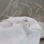 "Nature Details - Női lélek fénye" - kézzel vésett ezüst gyűrű herkimer gyémánttal