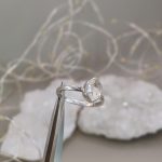 "Nature Details - Női lélek fénye" - kézzel vésett ezüst gyűrű herkimer gyémánttal