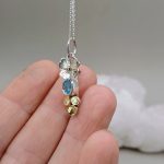 "A természet és védelem szent egysége" - kézzel készült arany, és ezüst amulett topázzal