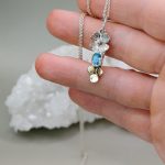 "A természet és védelem szent egysége" - kézzel készült arany, és ezüst amulett topázzal